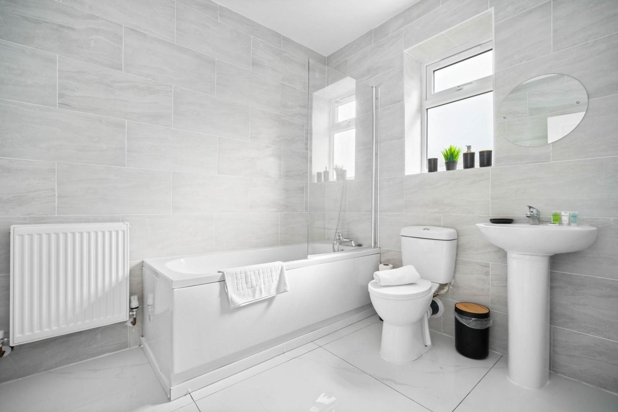 New Luxury - Cradley Heath - 2mh - Parking - Netflix - Rated Apartment Birmingham