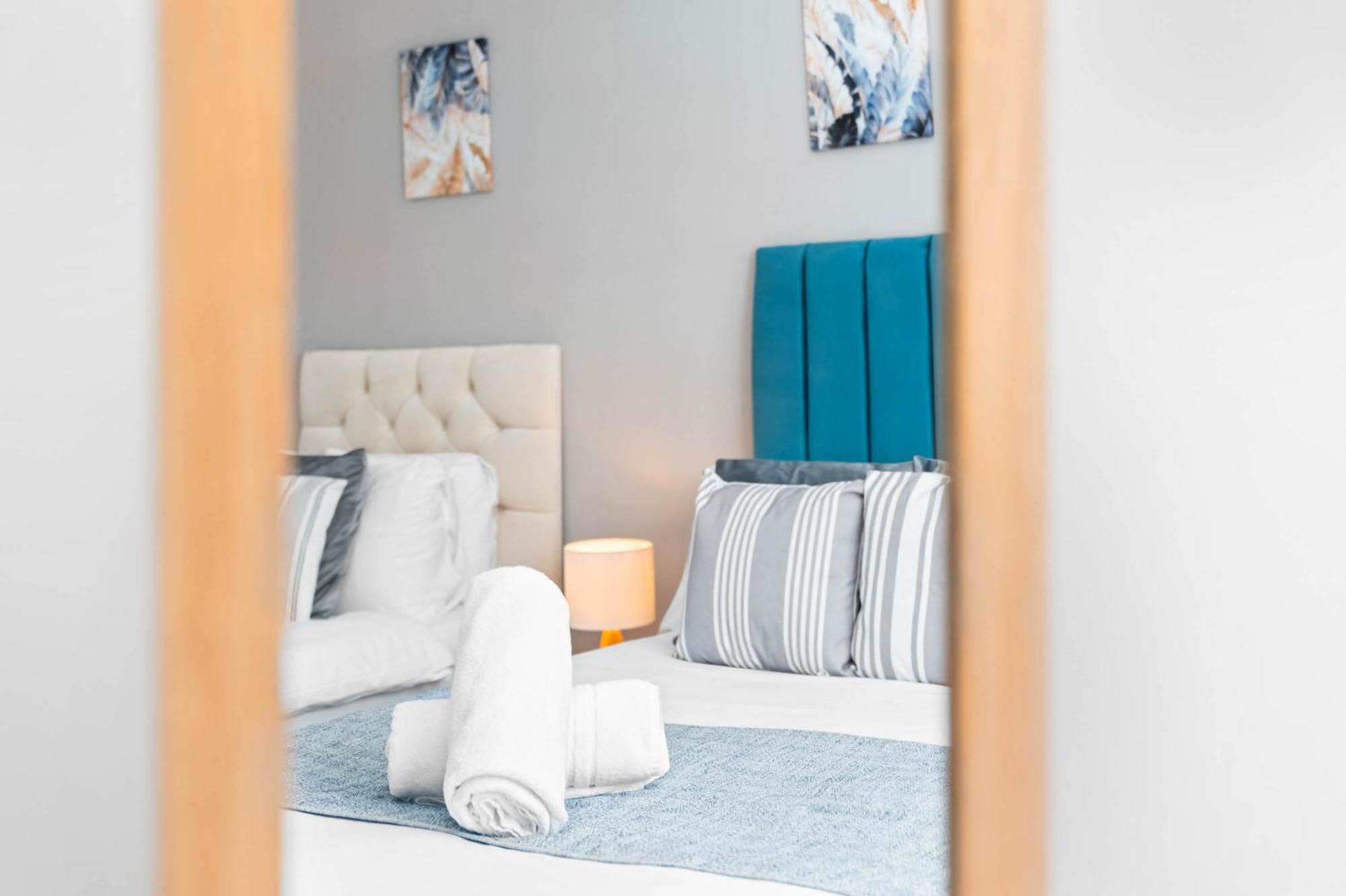 New Luxury - Cradley Heath - 2mh - Parking - Netflix - Rated * Birmingham