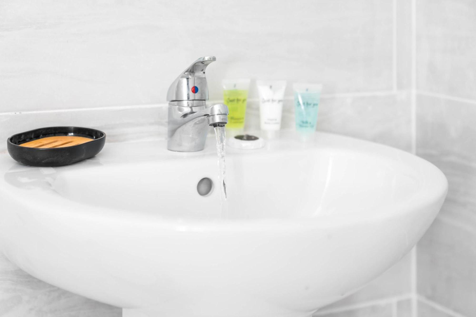 New Luxury - Cradley Heath - 2mh - Parking - Netflix - Rated Apartment