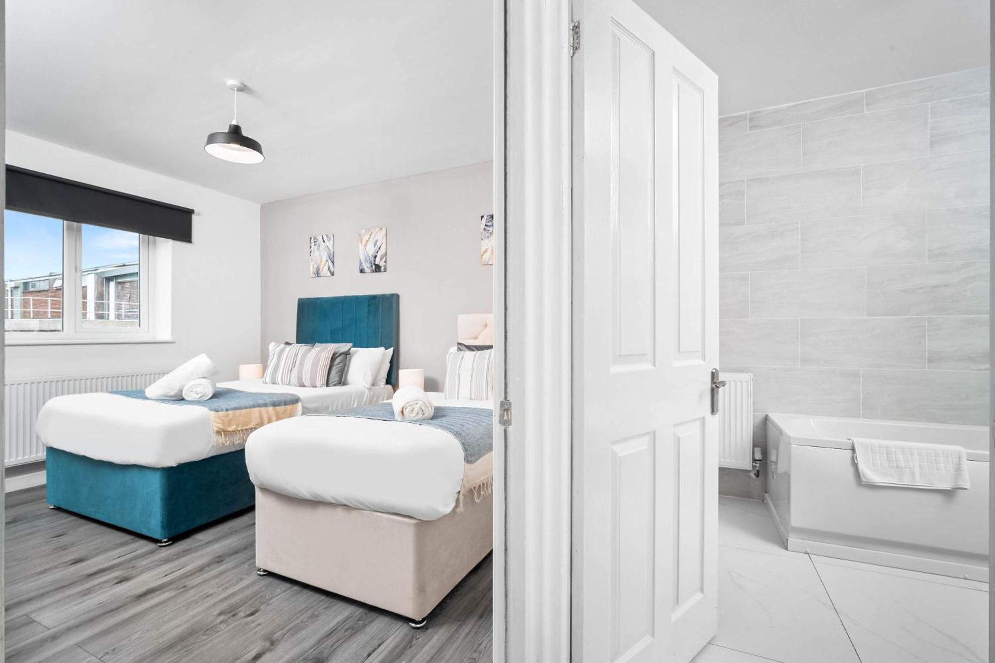New Luxury - Cradley Heath - 2mh - Parking - Netflix - Rated * Birmingham
